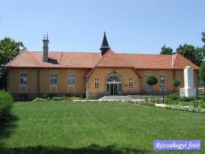 Lánycsók kúria Lánycsók kúria