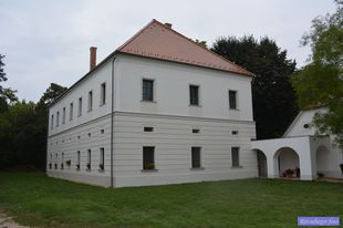Naszály/Billegpuszta Balogh-Esterházy kastély Vértesacsa Takáts kúriaNaszály/Billegpuszta Balogh-Esterházy kastély