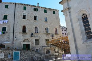 Sibenik/Šibenik Ježina palota