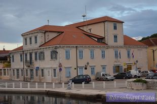 Tisno Katuranič palota