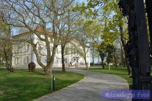 Barsfüss/Trávnica Barlanghy kastély
