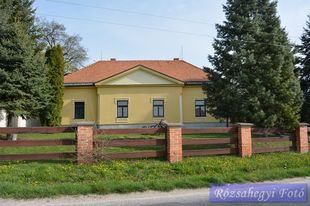 Barsfüss/Trávnica Barlanghy Lipthay kúria