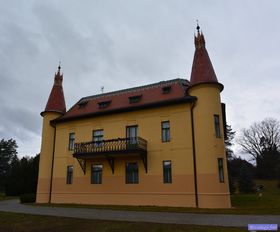 Kistapolcsány vadászkastély
