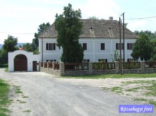 Gyulakeszi Esterházy kastély Gyulakeszi Esterházy kastély